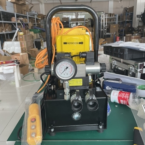 KHE-3DS 700 bar Single Action 0.55kw Portable Hydraulic Pump <b>Powerpack</b> Power Unit - Product Image 2