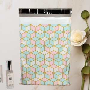 Enveloppes en polyéthylène 12x15,5 100 pièces Écologiques Imperméables Taille moyenne Vêtements Sacs d'expédition à adhésif puissant pour petites entreprises - Product Image 4