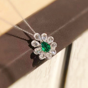 Elegante Collana con Pendente a Goccia in Pietra Verde per Donne, Catena Scintillante per Clavicola, Gioiello alla Moda per Uso Quotidiano, Regalo - Product Image 1