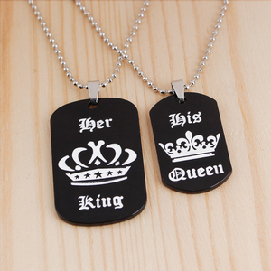 Collier avec pendentif en alliage de zinc noir avec inscription « Her King His Queen » de ZRM Fashion, cadeau d'anniversaire pour couple - Product Image 2