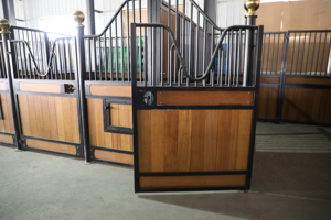 Chine Usine Vente Directe Nouvelle <span class=keywords><strong>Maison</strong></span> De <span class=keywords><strong>Cheval</strong></span> En Bois De Bambou avec Structure En Acier Boîte De <span class=keywords><strong>Cheval</strong></span> Stable Robuste Et Durable - Product Image 6
