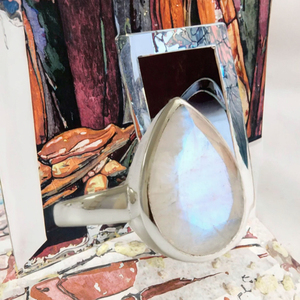 แหวนเงินแท้ 925 ประดับพลอยมูนสโตนทรงลูกแพร์ ฝังแบบคลาสสิก รับรองโดย IGI เหมาะสำหรับงานแต่งงาน งานหมั้น และวันครบรอบ สำหรับทั้งชายและหญิง - Product Image 2