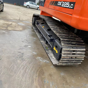 รถขุดมือสอง DOOSAN DX225 22 ตัน ปั๊มไฮดรอลิก Doosan Mottrol ความจุบุ้งกี๋ 1.05 เมตร กำลัง 108 วัตต์ วาล์ว KYB ชั่วโมงการใช้งานต่ำ สภาพ 90% ใหม่ - Product Image 4
