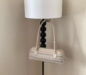 Bolso de Mujer Estilo Retro Bad Girl, Primavera/Verano, Nuevo con Cierre de Cremallera, Asa Única, Adornado con Diamantes, Diseño Calado en PU - Product Image 5