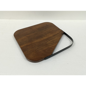 Planche à découper en bois rectangulaire avec poignée métallique pour fruits et légumes – En vente - Product Image 1