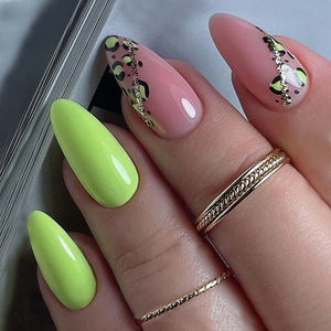 <span class=keywords><strong>Uñas</strong></span> Postizas de Verano con Diseño de Leopardo <span class=keywords><strong>Verde</strong></span> Neón, Base Nude y Decoración de Cadena Dorada, Suministro de Fábrica, Venta al Por Mayor - Product Image 2