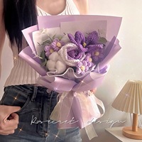 Bouquet de fleurs au crochet personnalisable fini, avec roses et tulipes, fleurs tricotées à la main, cadeau pour un anniversaire, la fête des mères
