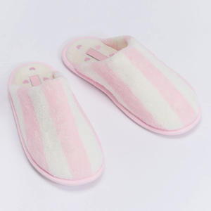 Ciabatte da <span class=keywords><strong>Casa</strong></span> per <span class=keywords><strong>Donna</strong></span>, Design Chic a Righe Rosa e Bianche, Delicato Ricamo a Cuore Rosa sulla Soletta, <span class=keywords><strong>Pantofole</strong></span> Mule - Product Image 2