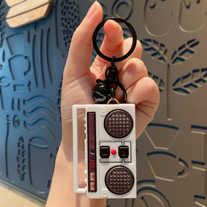 <span class=keywords><strong>Mini</strong></span> phim hoạt hình ghi <span class=keywords><strong>Keychain</strong></span> PVC nhựa đồ chơi đài phát thanh cho các trường học Túi Mặt dây chuyền Sáng tạo quà tặng cho các cặp vợ chồng bán buôn món quà nhỏ - Product Image 6