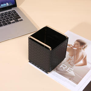 กล่องเก็บเครื่องสำอางสไตล์นอร์ดิกเรโทร ทำจากหนังและโลหะ สีขาว พร้อมที่เก็บของแบบสาน สำหรับโต๊ะเครื่องแป้ง สำนักงาน และห้องนั่งเล่น - Product Image 4