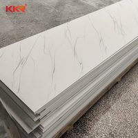 Plan de travail en surface solide acrylique sans silice KKR, design moderne, grande dalle, pour usage hôtelier, motif marbre Calacatta