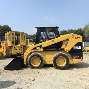 Cargadora compacta Caterpillar 226B usada de segunda mano, minicargadora Cat 226B con cucharón, maquinaria de construcción en venta - Product Image 4