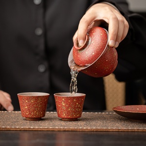 Man Shan Hong Sprinkling Gold Cover Bowl Gift Set <b>One</b> Bowl and Two <b>Cups</b> of Vintage Ceramic Tea Set Set Set to Send Gifts to - Product Image 2