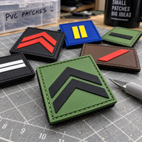 Badge en PVC 3D personnalisé avec logo, écologique, en caoutchouc souple, avec fermeture auto-agrippante pour uniformes, faible MOQ 50 pièces