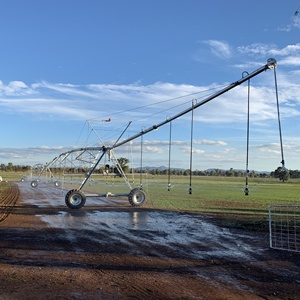 Système d'irrigation par pivot central <span class=keywords><strong>à</strong></span> énergie solaire, prix d'usine, vente chaude 2022, 30/50/80/200 <span class=keywords><strong>hectares</strong></span> - Product Image 2