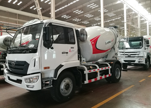 Camion malaxeur à béton XCM-G 3m³ XSC3303 de petite taille à vendre - Product Image 2