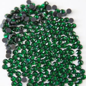 Strass thermocollants en cristal de diamant, pierres taillées à la machine, strass thermocollants plats à dos plat pour vêtements - Product Image 1