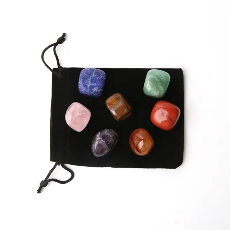 Cristaux personnalisés pierres de guérison 7 chakras dans une pochette en velours noir
