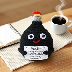 LLavero de muñeca de ganchillo de ajo negro, juego de tejer para principiantes, artesanía DIY hecha a mano para regalo, regalo para amantes del ganchillo - Product Image 2