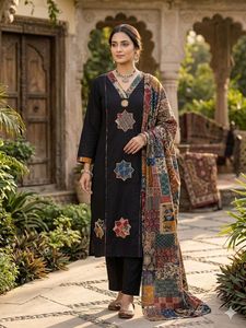 Ensemble Kurta pour femmes en coton, séchage rapide, été, design brodé patchwork, longueur normale, coupe classique, traditionnel indien pakistanais - Product Image 2