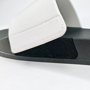 Sandalias de pantuflas de PU suave al por mayor, chanclas de verano personalizadas, pantuflas de hombre y mujer extraíbles superiores intercambiables, logotipo personalizado - Product Image 3