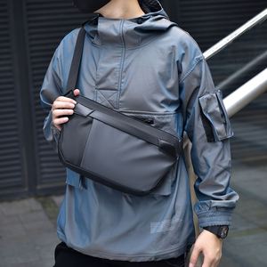 Bolso Bandolera de Nailon Impermeable Estilo Utilitario con Logotipo Personalizado, para Viajes y Actividades al Aire Libre - Product Image 4
