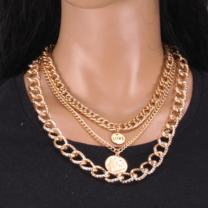 Collar de cadena de oro de varias capas con colgante de amor, diseño geométrico, joyería de moda para mujer - Product Image 1