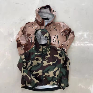 WT Giacca a Vento Streetwear Mimetica Personalizzata da Uomo con Cappuccio e Zip in Poliestere e Nylon - Product Image 3