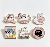 Épinglette en émail personnalisée motif chat mignon, badge personnalisé en forme de logo pour cadeau de fêtes, décoration de fête et souvenir de collection