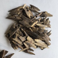 Eco004B Copeaux d'Agarwood/Oud/Bakhool 3A-7-11Y Arbre Kynam Naturel Pur Boisé Épicé Herbacé Floral Menthe Poivrée Soluble dans l'Eau pour l'Ambiance