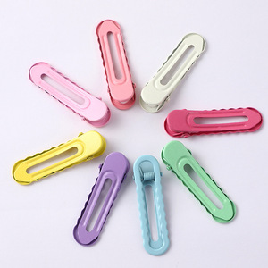 Pinza para el cabello ondulada en forma de U de 6 cm, pinza lateral de pico de pato sin costuras pintada brillante para mujer, accesorio para el cabello de uso diario - Product Image 3