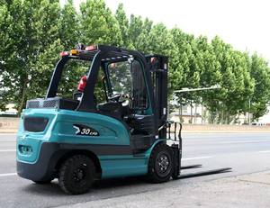 Carretillas elevadoras de alcance de envío rápido Carretilla elevadora eléctrica contrapesada de 3 toneladas Carretilla elevadora pequeña con batería 4wd a la venta - Product Image 3