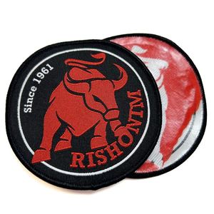 Parches Bordados Personalizados con Logotipo 100% OEM, Insignias Bordadas Suaves, Parches Termoadhesivos Tejidos para Ropa/Gorras - Product Image 1