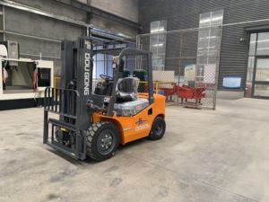 מלגזות דיזל למחסנים 4X4 הטובות ביותר למכירה, 2 טון, 3 טון, 3.5 טון, תקן CE, EPA, EURO5, מלגזות דיזל שחורות, מלגזות דיזל הידראוליות לחקלאות - Product Image 6