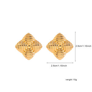 Para <span class=keywords><strong>Shein</strong></span> Luxury High-Sense Pendientes de tuerca de acero inoxidable <span class=keywords><strong>Moda</strong></span> <span class=keywords><strong>femenina</strong></span> de <span class=keywords><strong>moda</strong></span> Cross-Border Fold Light Wind Ins Allergy Ins - Product Image 4