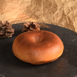 Série de pains Greasource : Bagel au chocolat grand format saveur originale, pain intégral, imitation PU à rebond lent, décoration alimentaire factice - Product Image 3