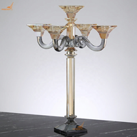 Luxuriöser 5-Armiger Bernsteinfarbener Glas-Kerzenleuchter mit Rauchgrauen Akzenten, Hoher Boden-Kerzenständer für Hochzeits-Tischdekoration und Event-Dekor