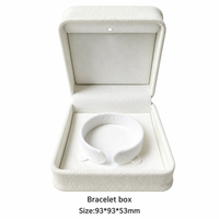 Boîte à bijoux élégante avec éclairage LED, insert en velours, pour bague, boucles d'oreilles, collier, bracelet, montre, logo personnalisé, OEM, vente en gros