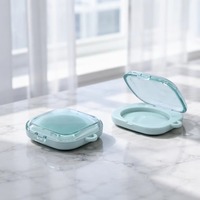 Yuecai Boîtier compact vide pour poudre, forme carrée, avec trou de suspension, accessoire breloque, fermeture à pression, 6g, design portable, en plastique, logo personnalisable