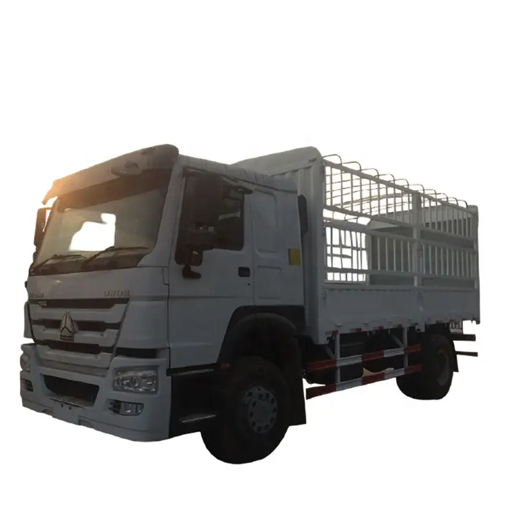 Camions de transport HOWO LHD export 15 tonnes 4x4 4X2 SINOTRUCK Angola 10 tonnes 12 tonnes 15 tonnes 1suzu export 12 tonnes camion-plateau avec sleepe