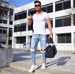 Jeans Ajustados de Alta Calidad para Hombre, Color Azul Claro, Estilo Desgastado, Pantalones Cargo - Product Image 1