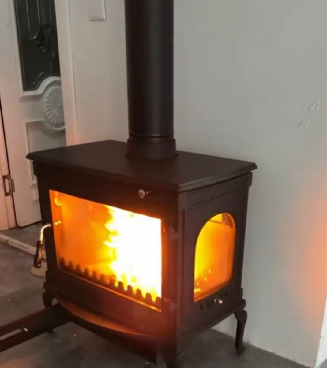 Poêle à vue trois faces à porte simple 3980