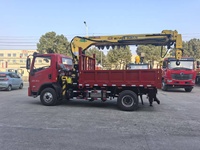 Camion-grue hydraulique 4x2 de 7 tonnes avec tarière, capacité de levage de 18,1 m pour la construction de centrales électriques et le forage de pieux de fondation
