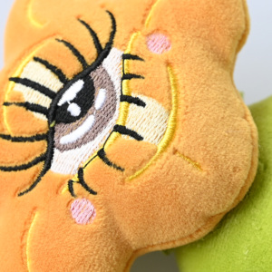 Breloque de sac en peluche personnalisée OEM, motif <span class=keywords><strong>fleur</strong></span> unique à une <span class=keywords><strong>fleur</strong></span>, style Kawaii, plante étrange, porte-clés en peluche brodé sur mesure, faible MOQ - Product Image 3