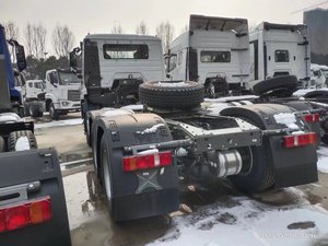 Großhandels preis Sino <span class=keywords><strong>truck</strong></span> Hohan NX 6*4 Sattelzug maschine mit Dieselmotor - Product Image 5