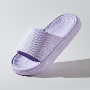 Claquettes compensées pour femmes en EVA ultra-douces avec texture diamantée, semelle épaisse absorbant les chocs et imperméables - Product Image 1