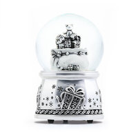 Cadeau de Noël personnalisé fait à la main boule d'eau en résine de verre cloche à musique personnalisée décoration de Noël