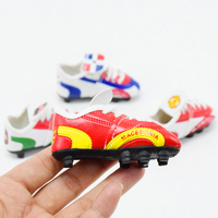 Porte-clés en cuir miniature de football, souvenir sportif personnalisé avec logo, pendentif pour sac, chaussures de sport en caoutchouc, porte-clés