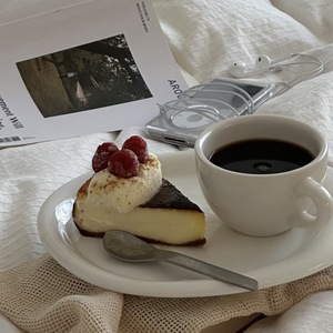 Ready-to-Ship Irregular White Porcelain Jewelry Storage Tray - Product Image 4