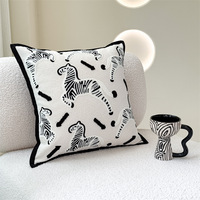 Bantal Sofa Bordir Hewan Eksotis Mewah Vintage, Leopard Cokelat, Tepi Lebar yang Dapat Disesuaikan